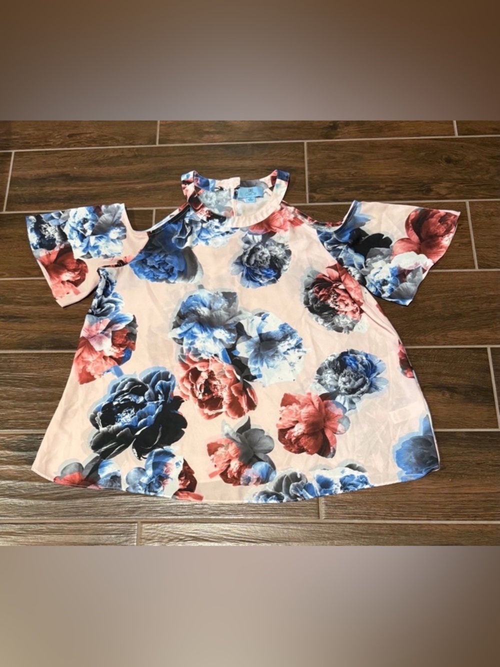 CeCe Cold Shoulder Floral Top Size Medium Multicolor